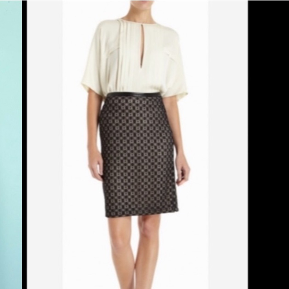 “DIANE VON FURSTENBERG” Stevie Net Lace Overlay Pencil Skirt